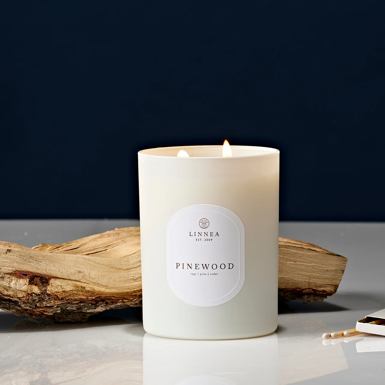LINNEA Candle - Pinewood