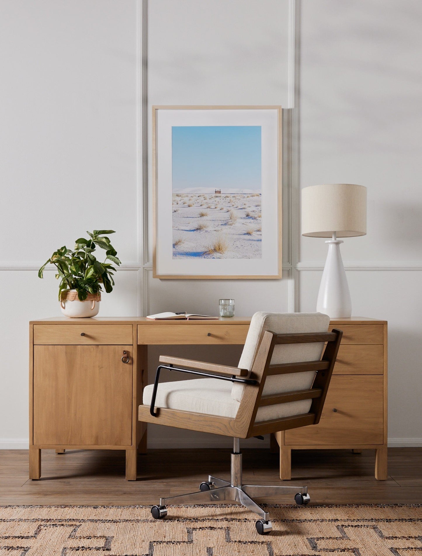 Izadors Executive Desk